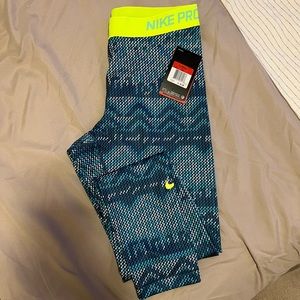 Women’s Nike leggings, Multi color, Size L
